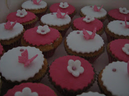 pretty pink & white cupcakes