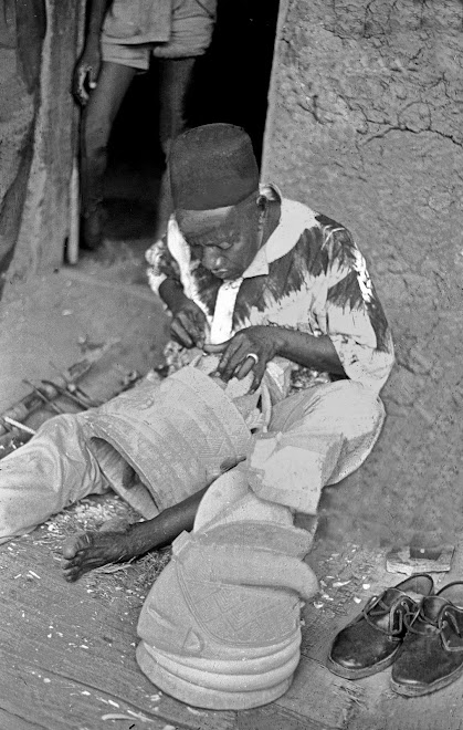 master carver Su Gande of Kenema