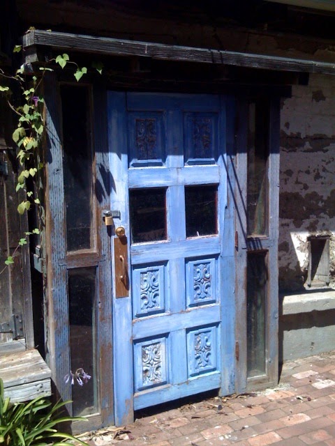 [blue+door.bmp]