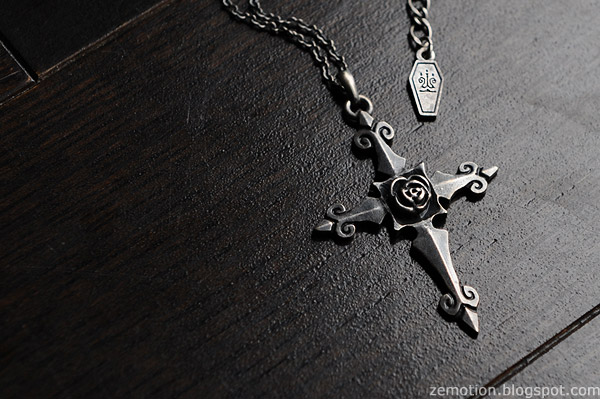 [moi-meme-moitie-pendant.jpg]