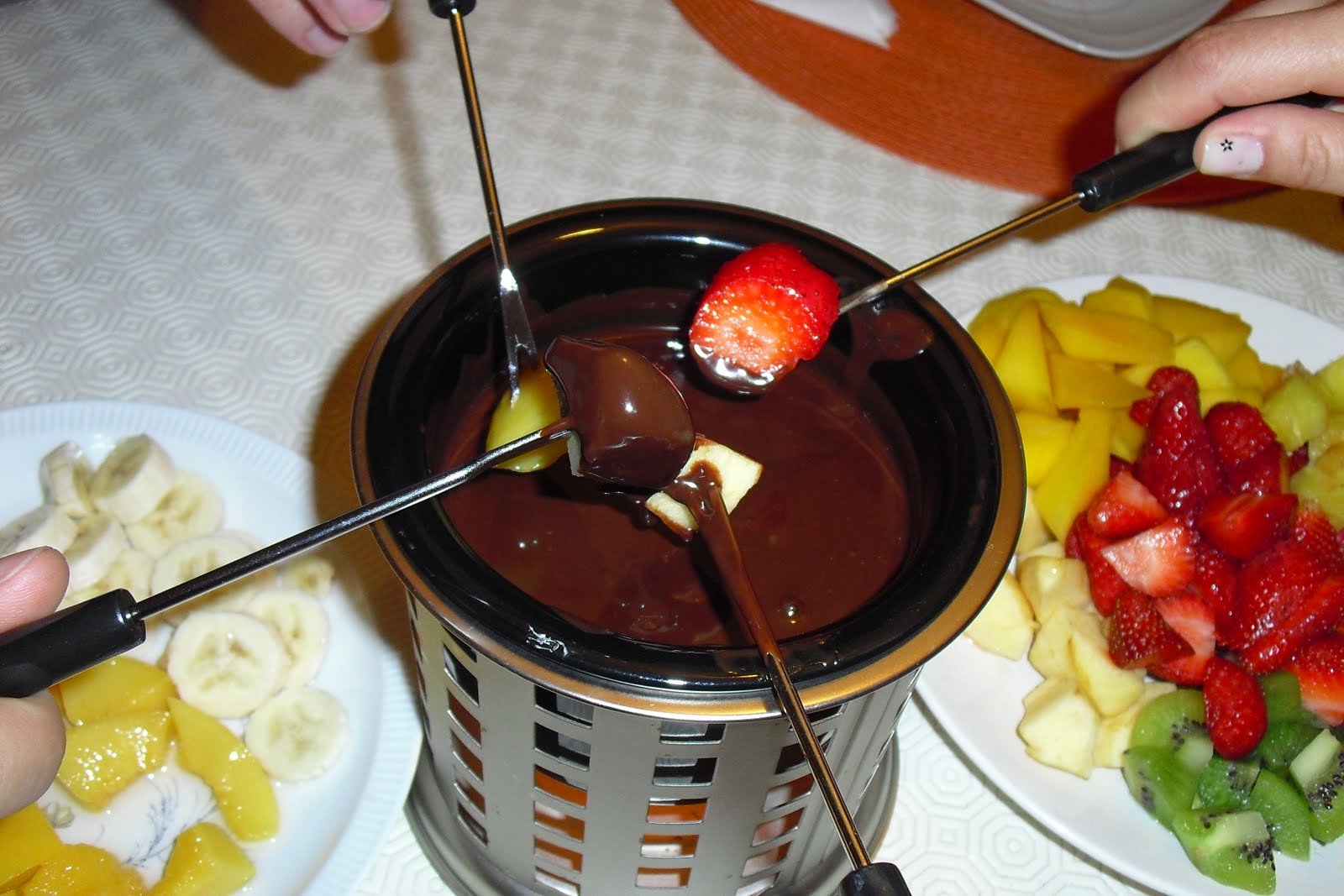 Kristininha na cozinha Fondue de Chocolate e frutas