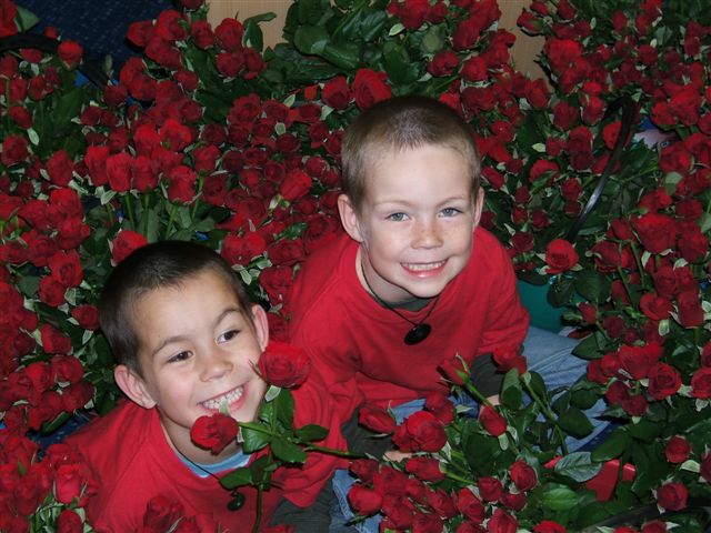 [YoungvolunteersRoseDay2.JPG]