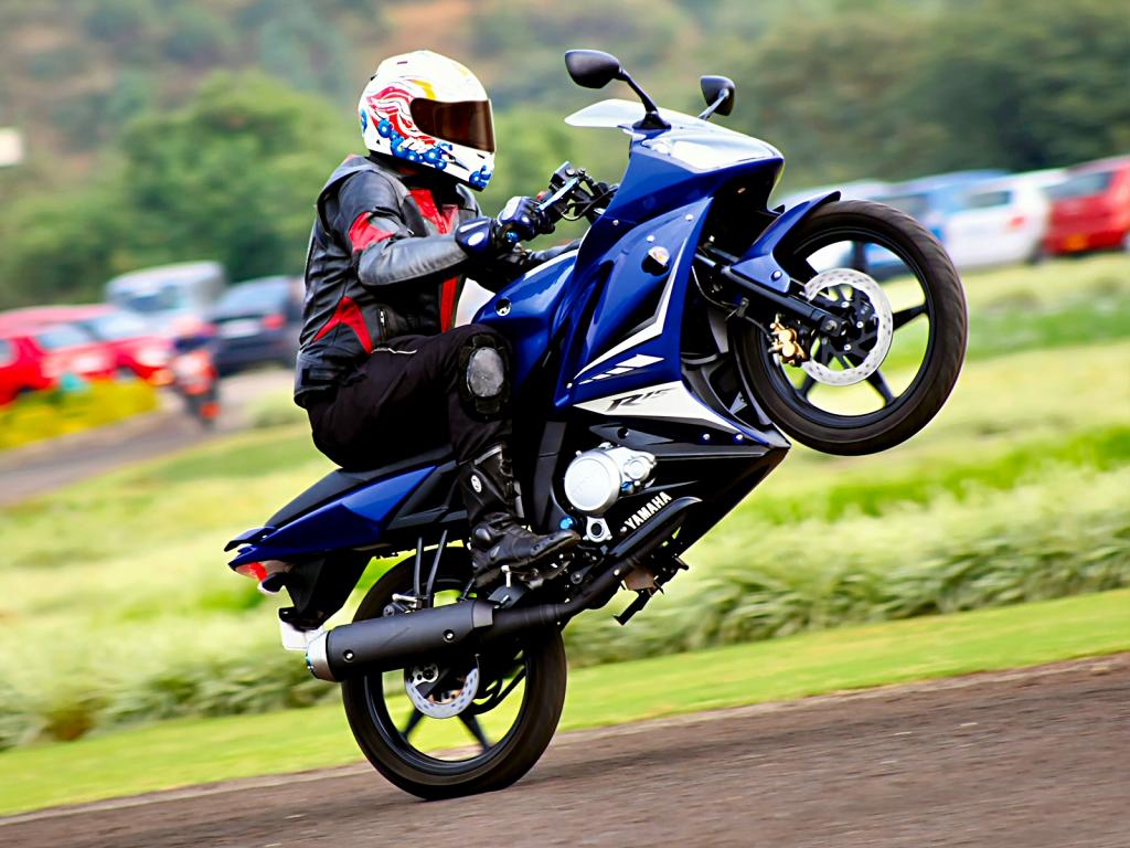 http://1.bp.blogspot.com/_lr-9cijKHMY/TBoFV4LJt0I/AAAAAAAAA6I/fyHyJLP5Vms/s1600/yamaha_r15_wheelie.jpg