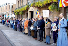 BEGINING OF CAMBRIDGE DHARMA YATRA FOR BURMA OCTOBER 2007.