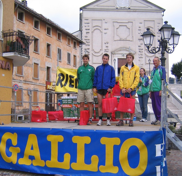 [Podio.JPG]