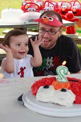 Elmo birthday party - fun ideas, elmo party favors, elmo visors Elmo birthday party - fun ideas, elmo party favors, elmo visors