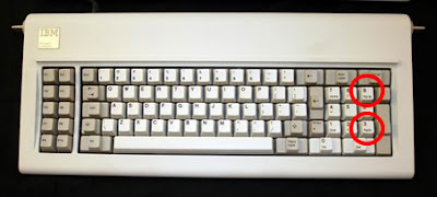 Las teclas ya estaban presentes en un teclado para PC de IBM de 1981.
