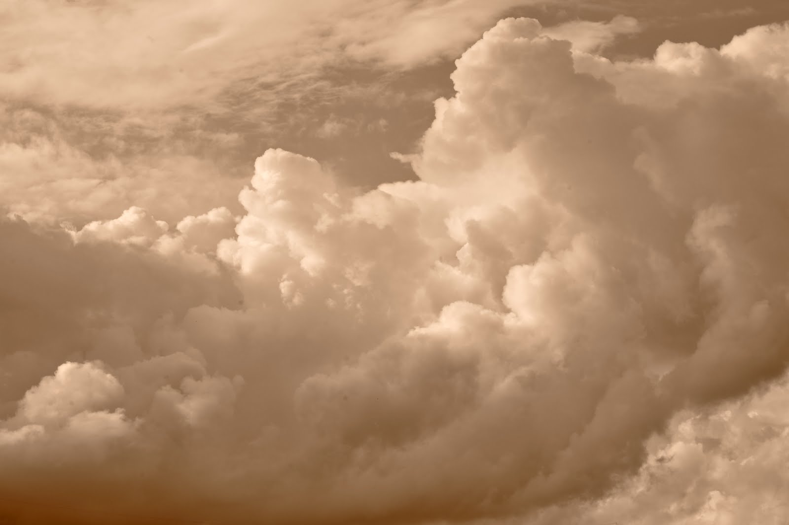 Les Petits Mots de la Pleyeuse: Clouds