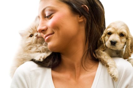 [cat+dog+shoulder+of+lady.jpg]