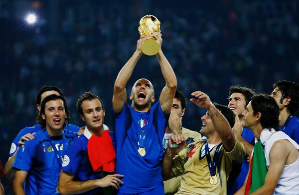 World-Cup-2010-Italy-Football-Team-Celebration.jpg