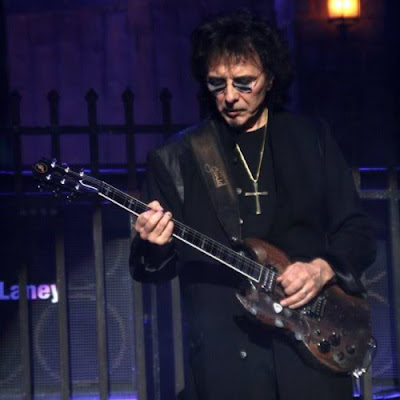 O processo de Osbourne acontece ap s outro feito por Iommi em dezembro de 