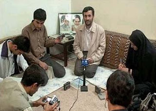 Presiden Iran Mahmoud Ahmadinejad saat diwawancara mass media - Presiden Paling Miskin di Dunia namun Patut dijadikan Teladan - Simbya