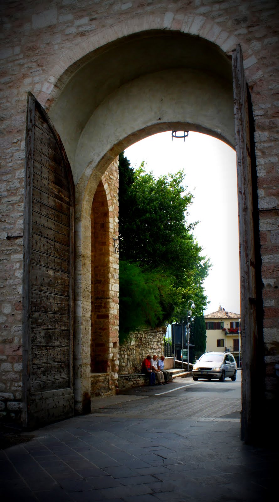 [assisi+inside+gate.jpg]