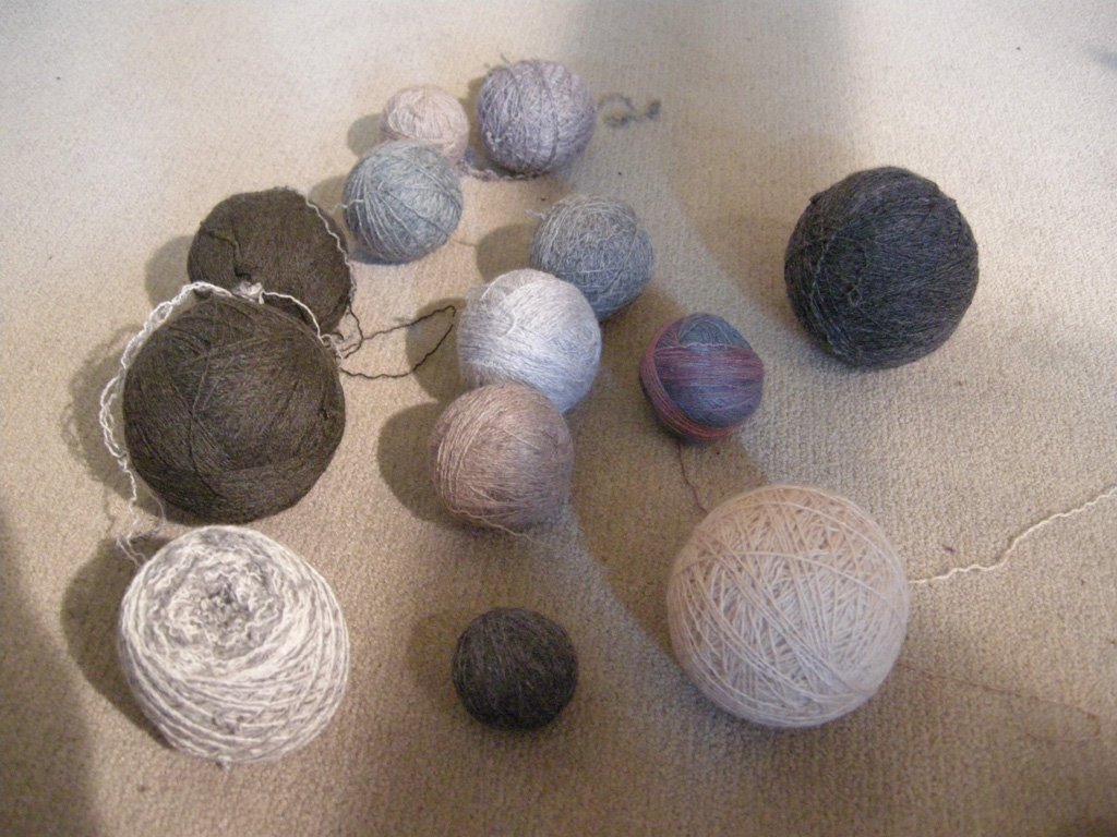 [Selecting+weft.JPG]