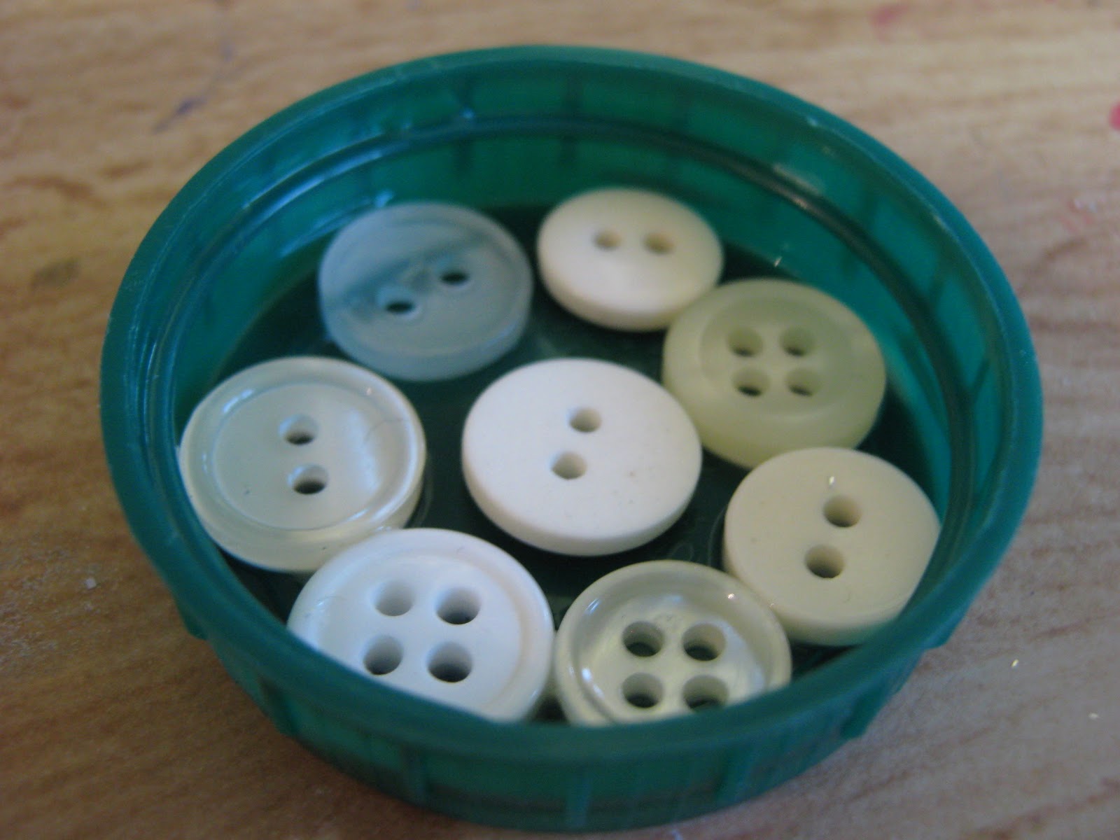 The CraftArty Kid (Old blog) Bottle top Christmas tree