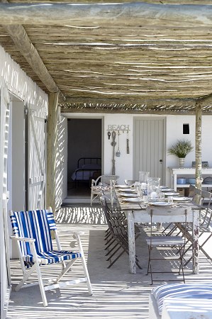 ESTILO RUSTICO: GALERIAS CON TECHOS DE CAÑA Y RAMAS