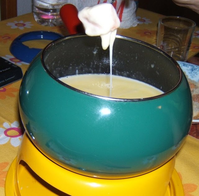 La cocina de Myri Fondue de quesos suizos y uso del aparato para hacer