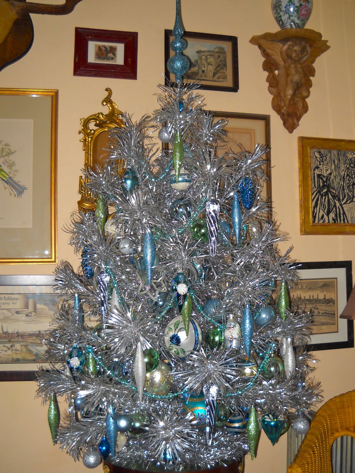 Knickerbocker Style & Design A Victorian Aluminum Christmas Tree