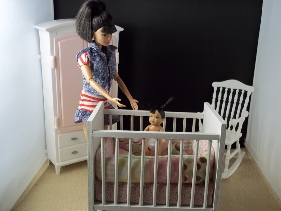 Fashion Dolls at Van's Doll Treasures: New Baby Crib is Complete