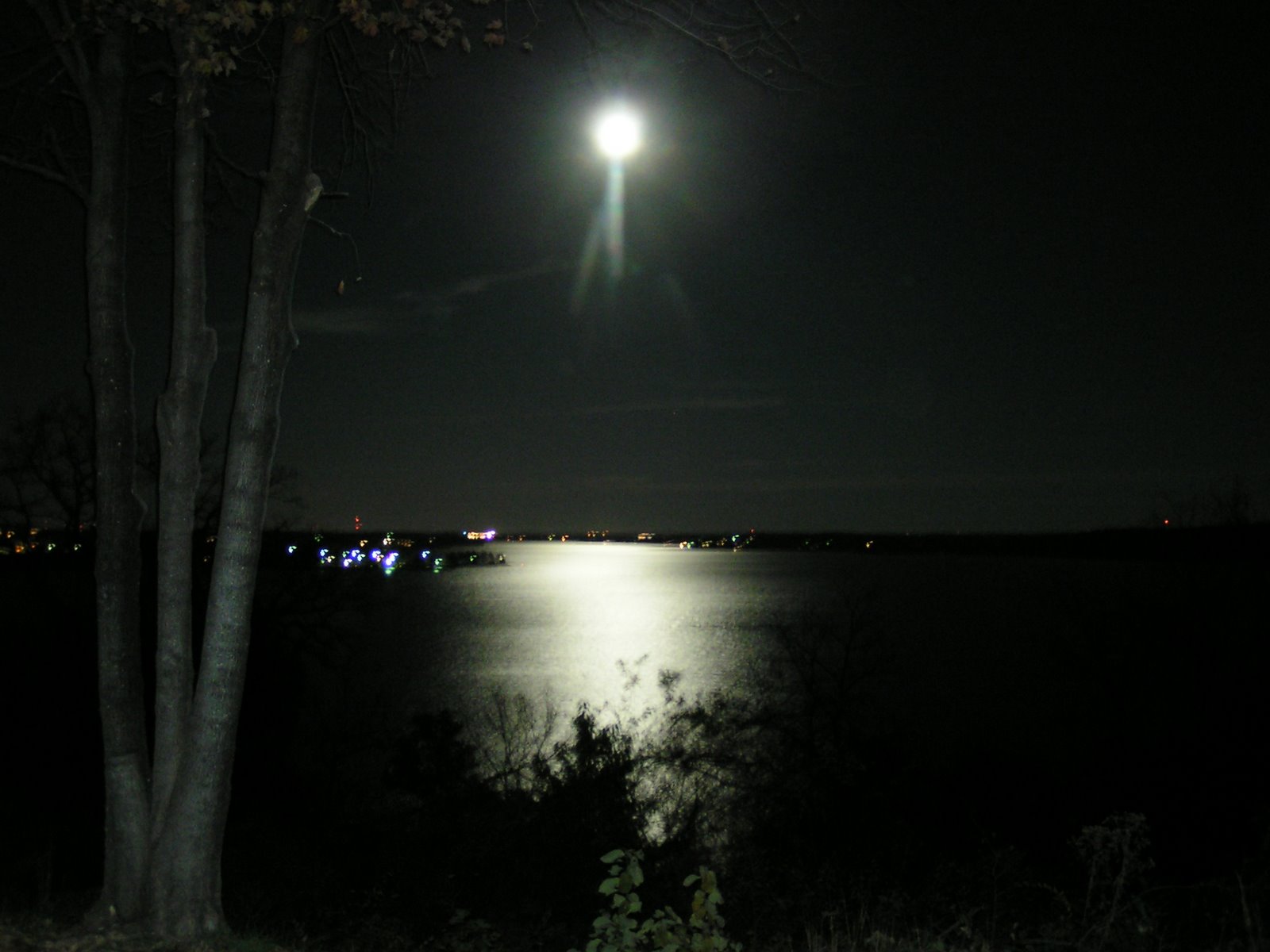 [Moon+over+Grand+Lake,+OK+001.JPG]