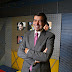 O director-geral da TVI, José Eduardo Moniz, está de saída da estação de Queluz de Baixo.