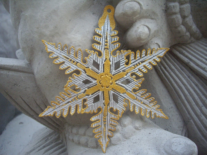 SNOWFLAKE-STAR--COLORFULLY DESIGNED AND BRILLIANTLY HAND PAINTED  IN BALI, WAYANG-KULIT STYLE