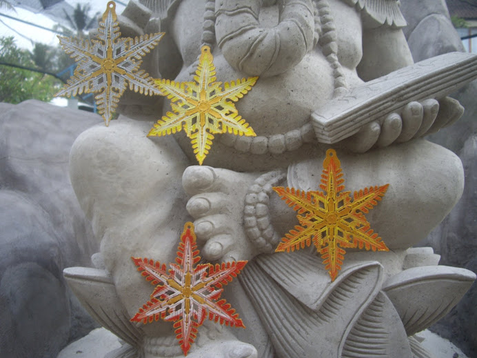 SNOWFLAKE-STAR--COLORFULLY DESIGNED AND BRILLIANTLY HAND PAINTED  IN BALI, WAYANG-KULIT STYLE