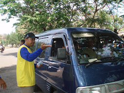 Petugas  Pantai Kelapa tujuh