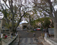 
Place de la Colonne in Fontaine-de-Vaucluse (Google StreetView)