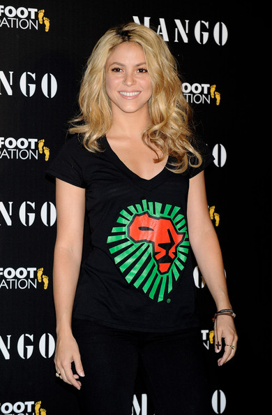 http://1.bp.blogspot.com/_mhQAVBs2dNs/TCr6EEPUnhI/AAAAAAAAAAM/yV9dMsD1oBI/s1600/Shakira-Long-Wavy-Cut.jpg