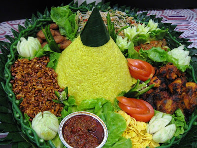 Tumpeng+Juleha.JPG