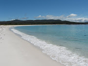 The Freycinet Peninsula, red rocks and crescent beaches on Tasmania's East . (img )