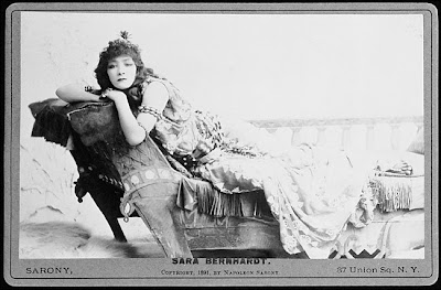 Sarah_Bernhardt_as_Cleopatra_1891.jpeg