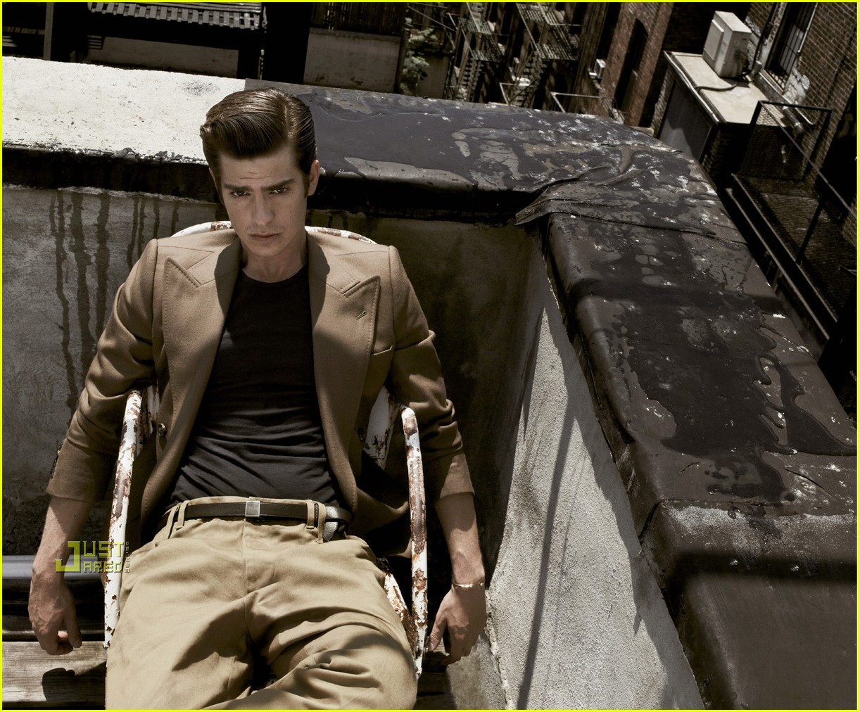 http://1.bp.blogspot.com/_mlwJwpYpnic/TPQm1c_5eBI/AAAAAAAABKw/P3eUXFXgi30/s1600/andrew-garfield-interview-magazine-04.jpg