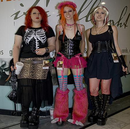 [Gothic-Women-06.jpg]
