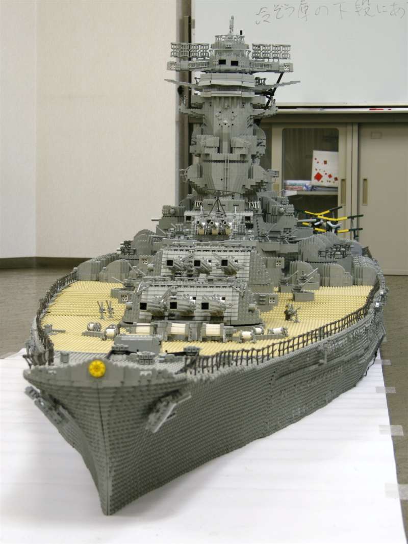 [lego_battleship_yamato_05.jpg]