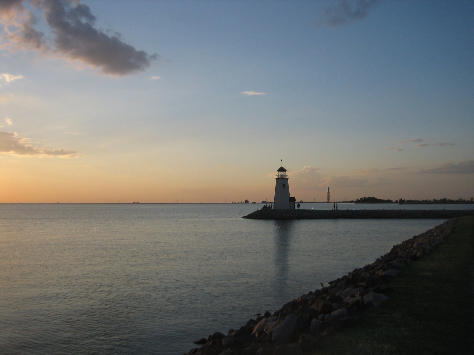 [June+Clouds+and+Sunset+on+Sat+night+110.JPG]