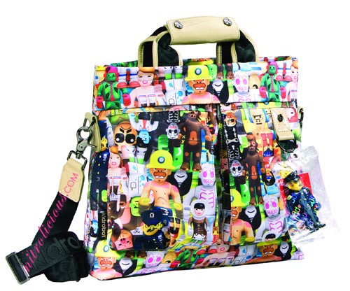 [kidrobot-sp09-aviator-bag.jpg]
