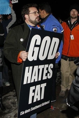 kevin-smith-protesting-the-westboro-baptist-church-29689-1295879934-8.jpg