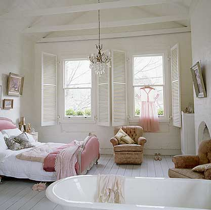 [haphazard+bedroom+via+Design+Crush.png]