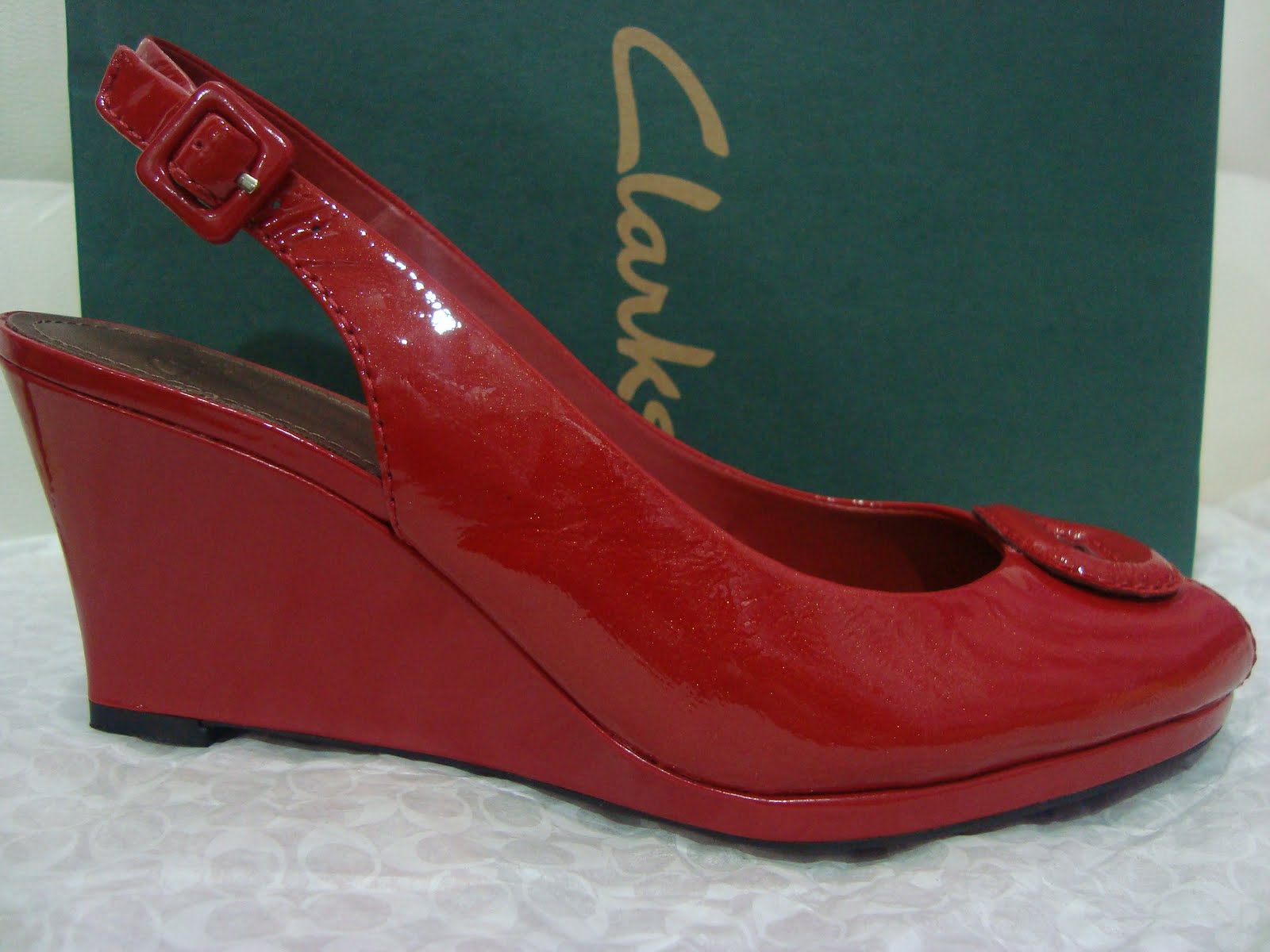 clarks red wedges