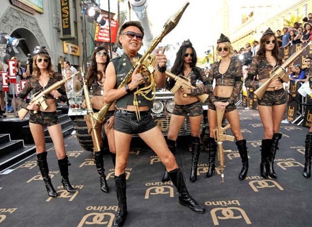 Playing football on new year's day Great Reader: Korean New Year: KIM Jong IL Talks Football and Beer