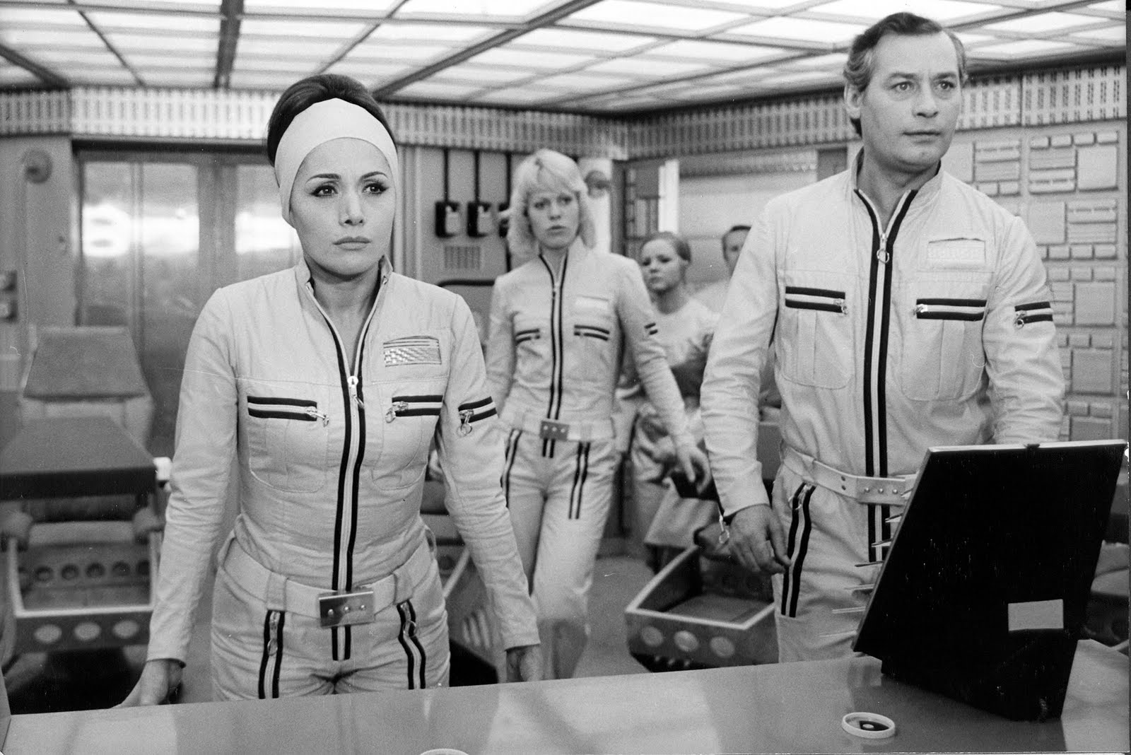 [Im+Staub+der+Sterne_Zentrale.jpg]