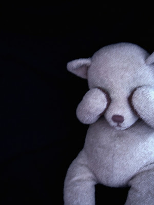 http://1.bp.blogspot.com/_n-p2lmYEkbk/Sto_-45RZzI/AAAAAAAABnk/mQtJ4HCJo6U/s400/Scared_Teddy_by_droool.jpg