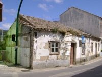 Casa comprada em 2003 pela Autarquia. Clique em cima da imagem!