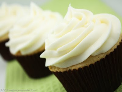 I have a mild obsession with cupcakes…I love to bake them and I am always 