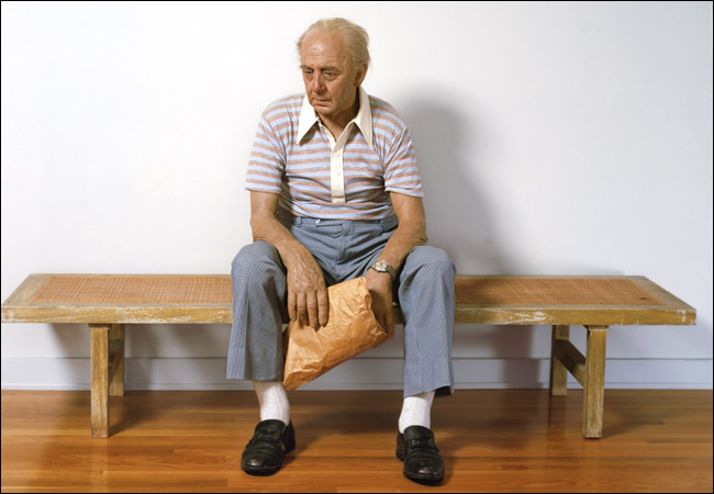 [duanehanson_man_on_a_bench.jpg]