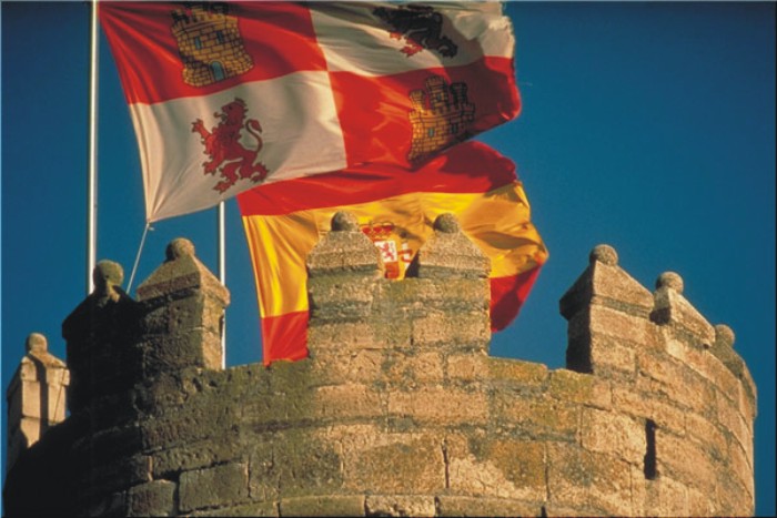 [castillo_fuensaldana_banderasG.jpg]