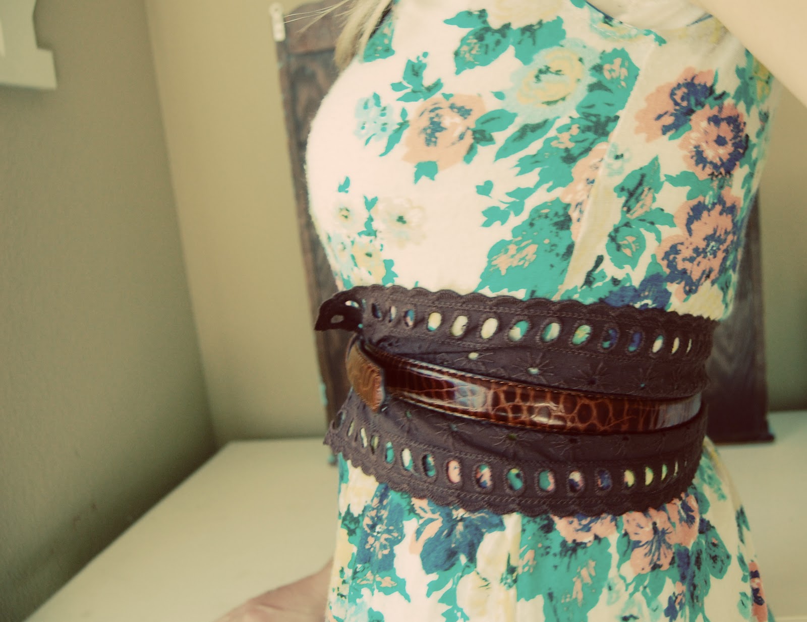 Trey and Lucy eyelet trim belt