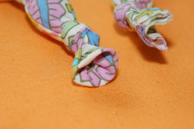 rosige Zeit: Ketten aus Stoff - Necklaces made from fabrics
